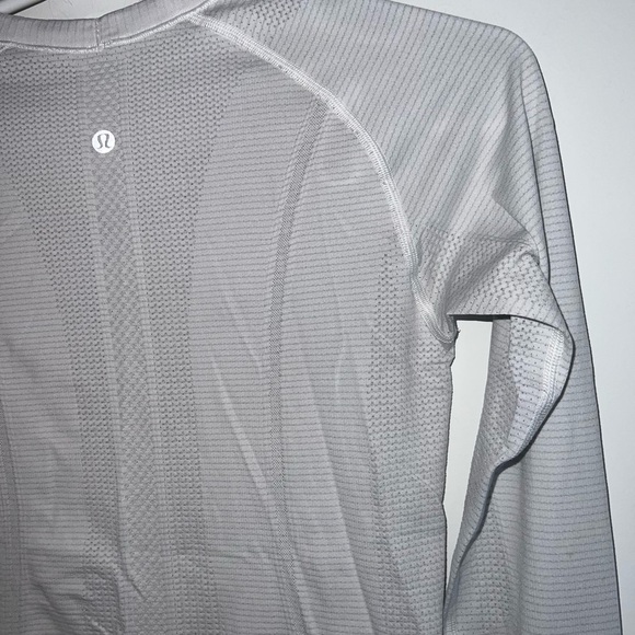 Lululemon Women's White Long Sleeve Top size 6 swiftly - Picture 11 of 15